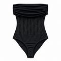 Body preto com drapeado e trama ondulada