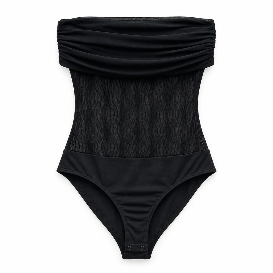 Body preto com drapeado e trama ondulada